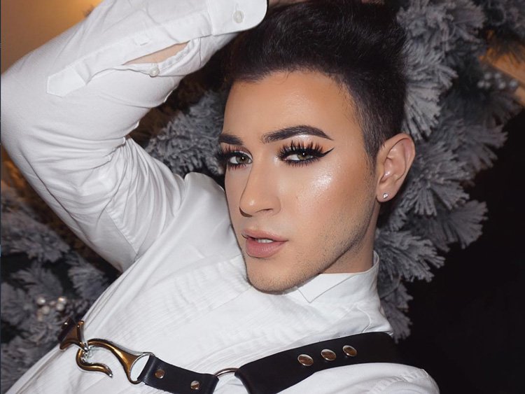 Beauty: First Male Spokesmodel for Maybelline Revealed