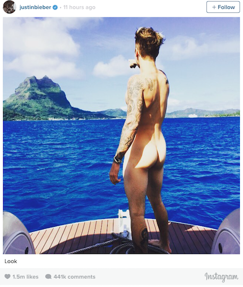 Celebrities : Justin Bieber Shows His Butt