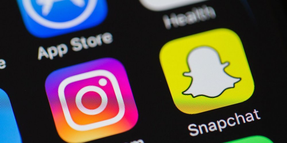 Technology : Instagram v Snapchat
