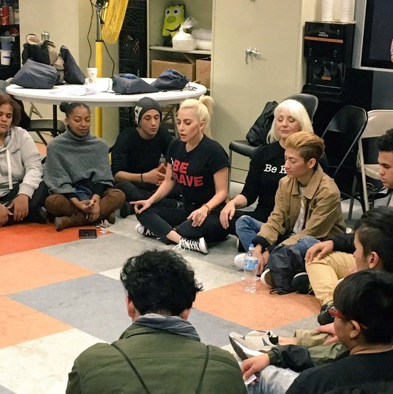 Celebrities : Gaga Offers Gifts to Gay Teens in Need